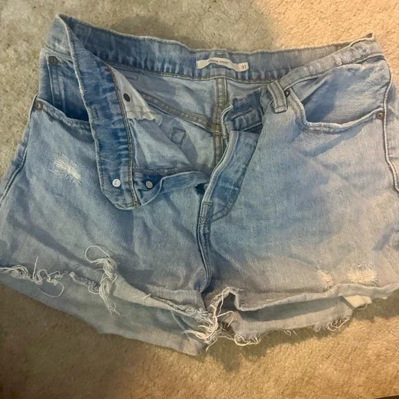 Levi’s wedgie Jean shorts - Picture 2 of 5